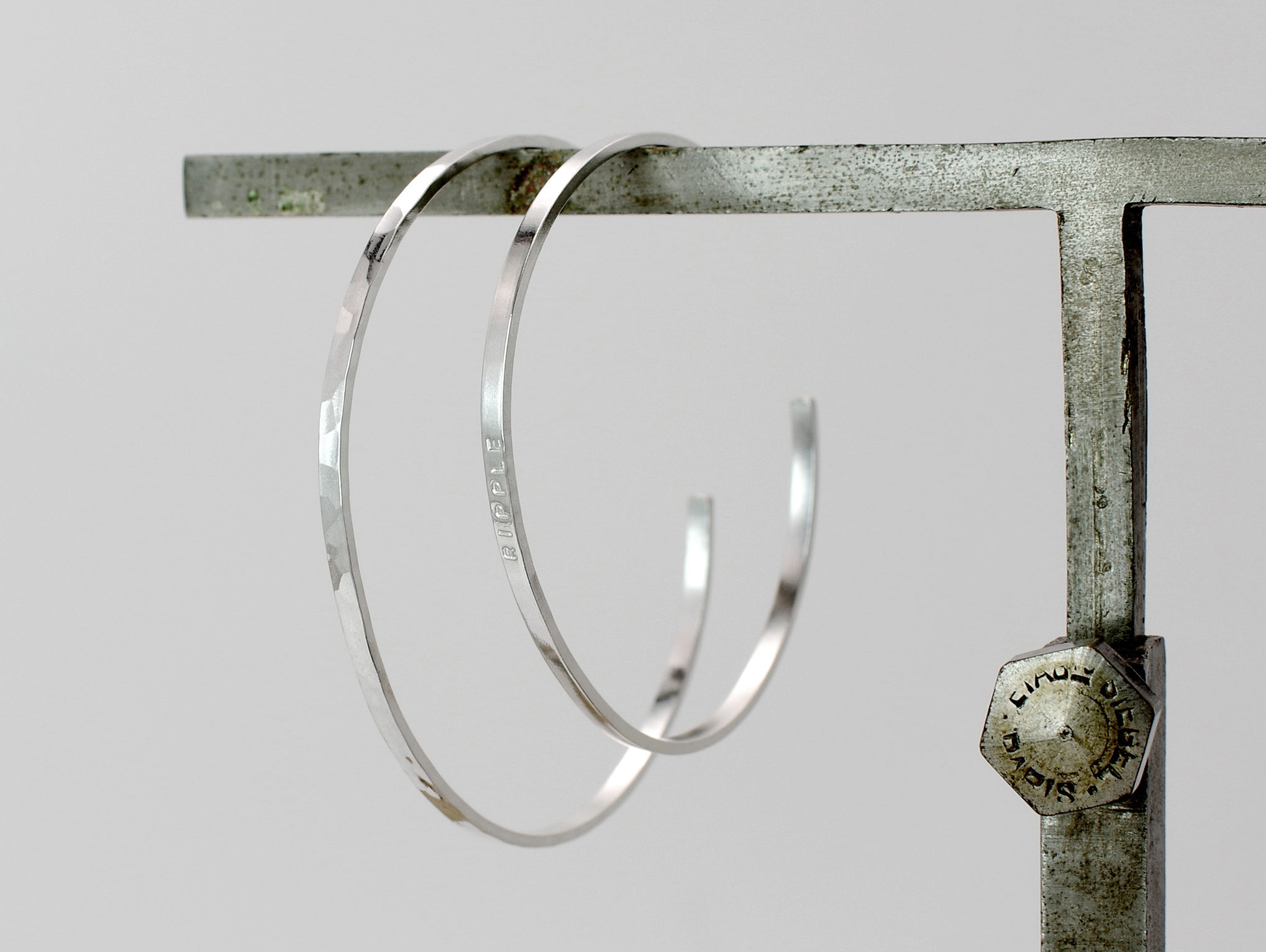 シルバーバングル